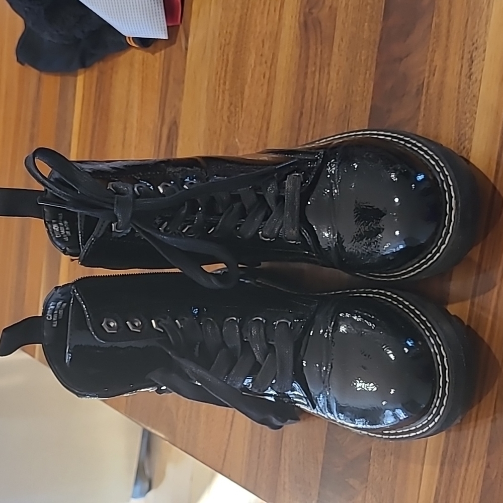 Womens size 7 black boots